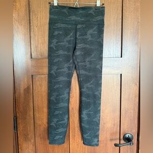 Vuori Camo Leggings - medium